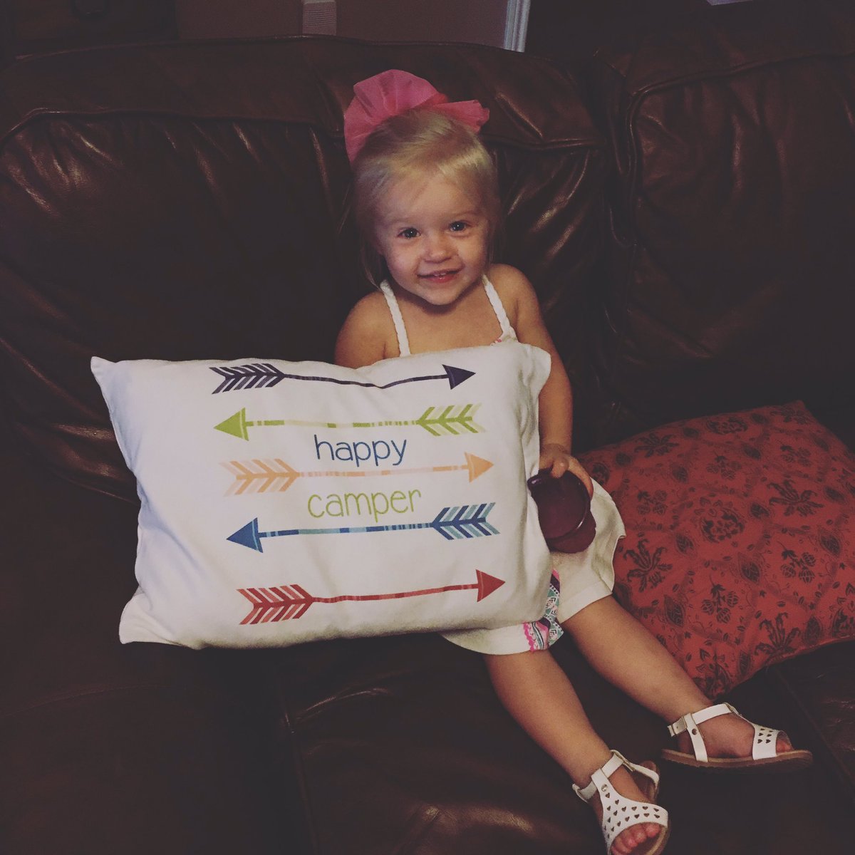 carliodle's tweet photo. Someone is a happy camper and can't wait to go camping in Nashville! #MissKinley @modle1112 https://t.co/tXHVcpRGOO