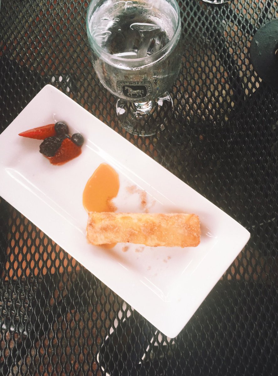 pattyjeffre1's tweet photo. What a dessert! From the @RIFoodTours today in #Newport. Mad props to @WHTnewport for this deliciousness 😃🍴🙌🏻🍓 https://t.co/fXATn2SjoJ