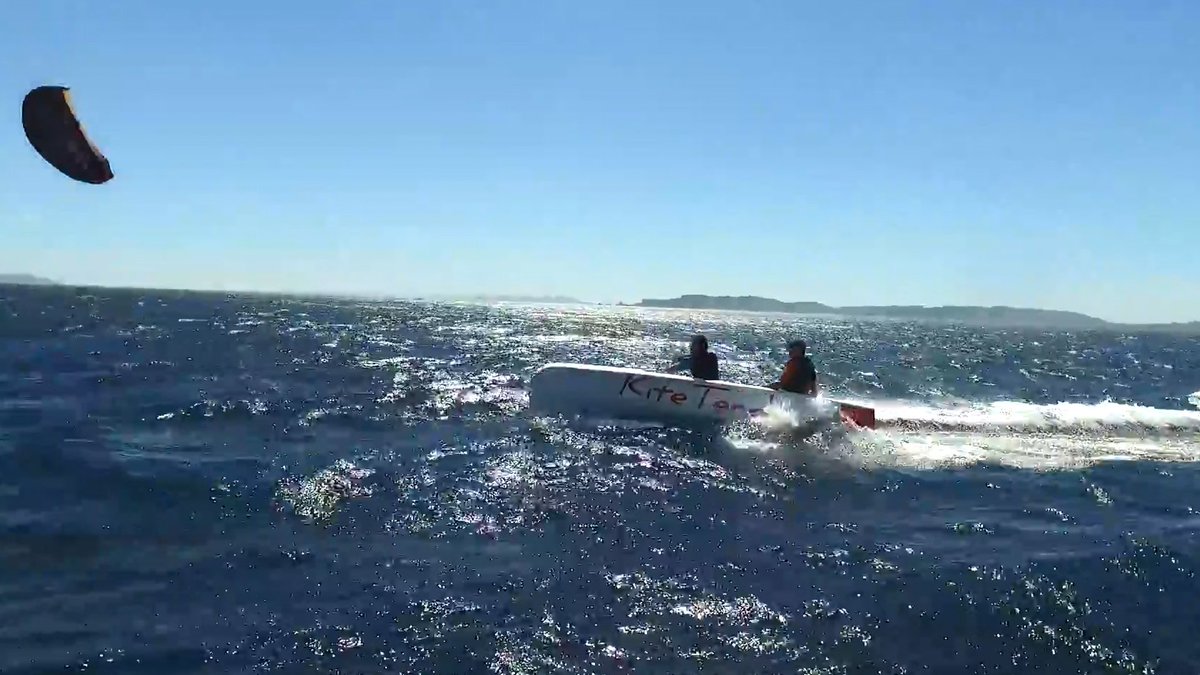 KiteTender's tweet photo. sailing 2.0  #kiteboat #kitetender  #sailing
 #kites  #Freestyle  more apparant wind=force, small heeling https://t.co/lmwL5AAG0q