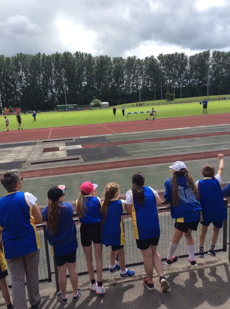 HighfieldBlacon's tweet photo. A fantastic show of team work in our relays today. A fantastic win for Year 3, Year 4, Year 5 and Year 6! @BlaconPE https://t.co/gzhJ3bxzf2