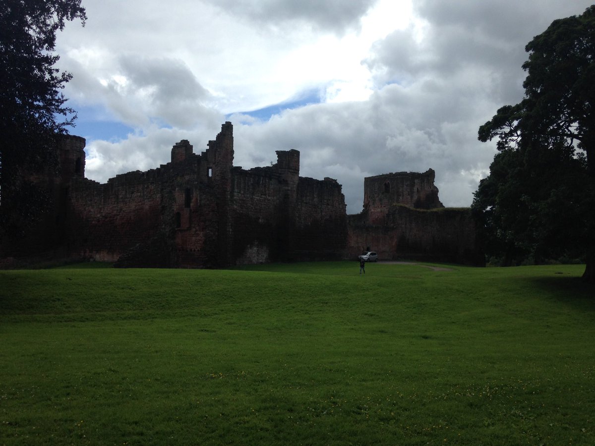 StuartLyddon's tweet image. One week of rehearsals in the grounds of Bothwell Castle with Folksy Theatre. Great location, lovely cast :)