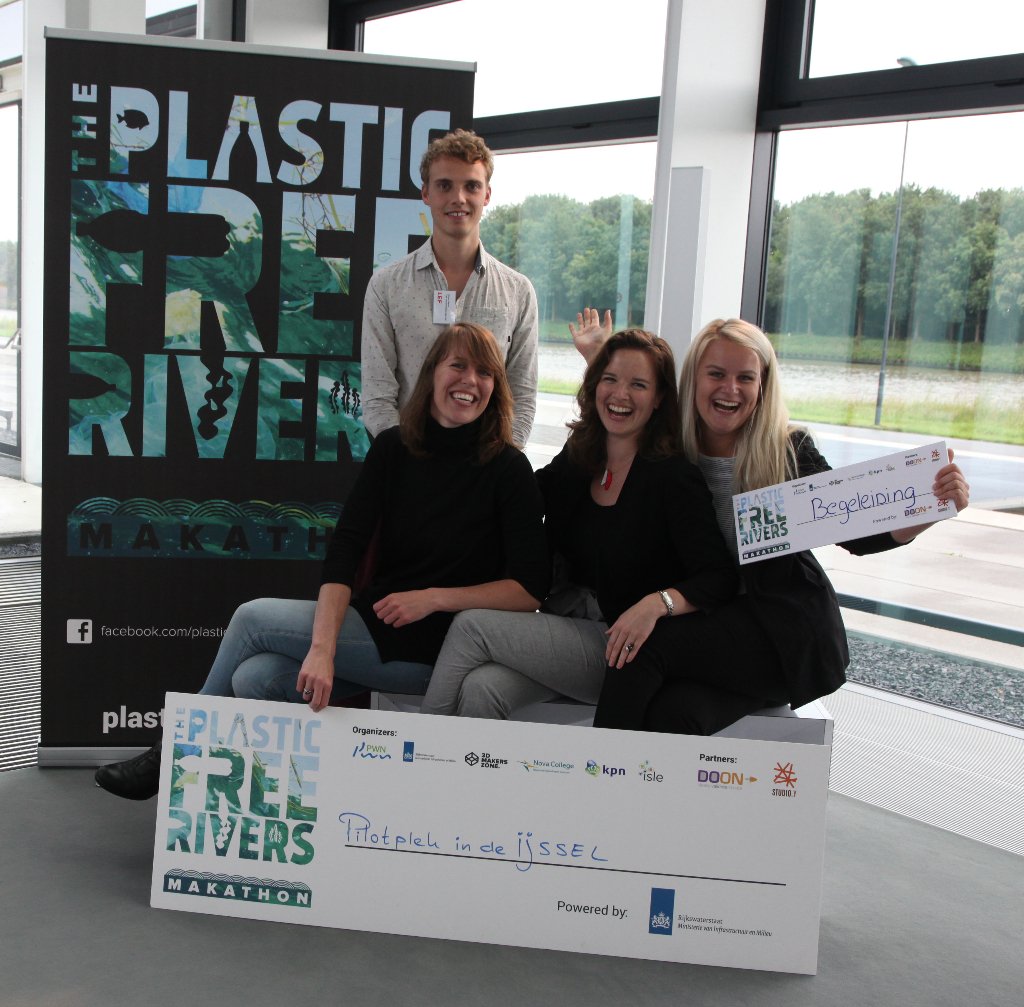 cuperus_joke's tweet photo. Gefeliciteerd winnaars vd #PFR2016! Slimme duurzame oplossing voor de #plasticsoup. https://t.co/c1Yqap9L46