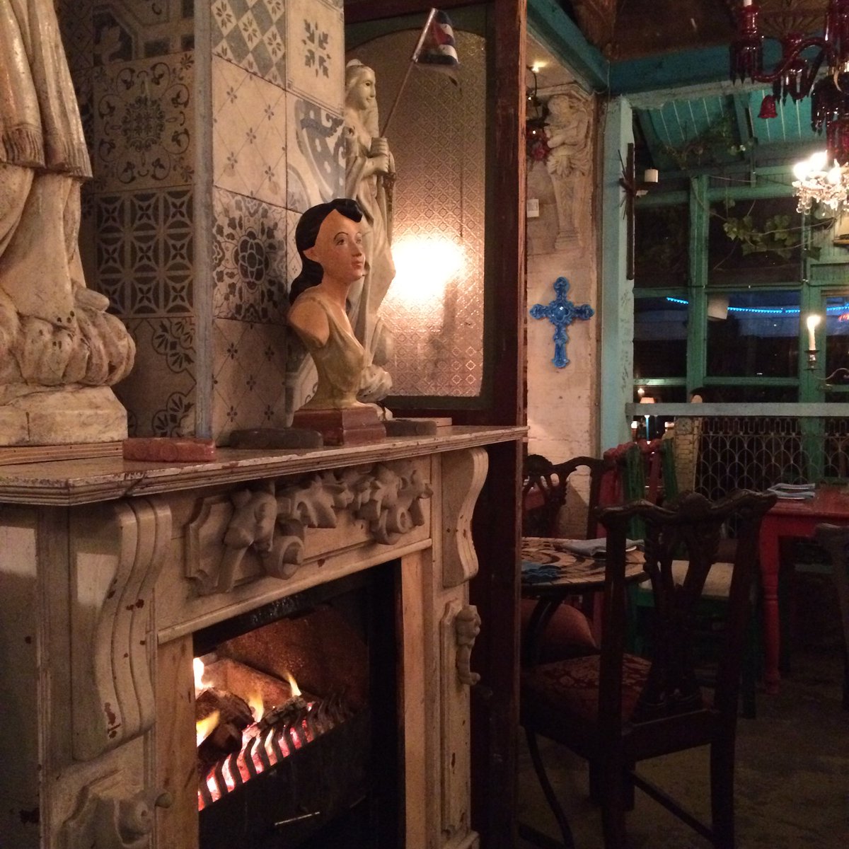 thetravelmanuel's tweet photo. At least we're warm on date night. Outside is frrrrrrrreezing! #capetocuba https://t.co/zWi3XdHHnx