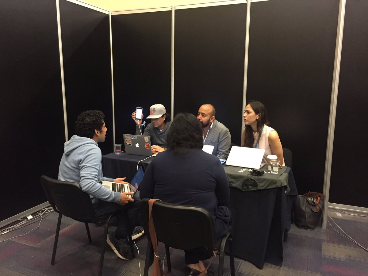 hackfundgdl's tweet image. Los demos están increíbles. #hackatoncpmx #CPMX7