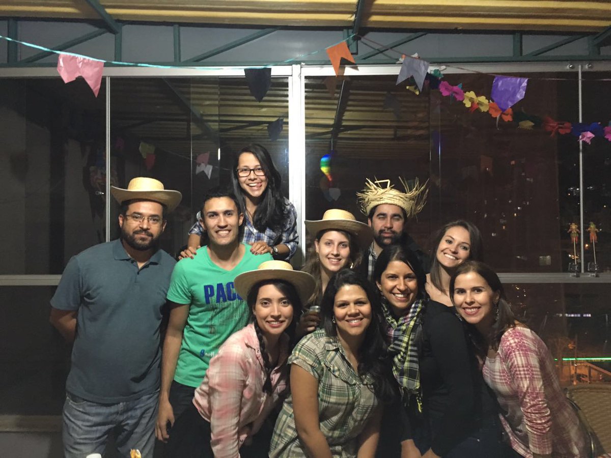 pontomobi's tweet photo. Ontem rolou o Arraiá da #Pontomobi. Eita povo bunitu, sô! #Arraiá #VoaPontomobi https://t.co/Z1N3YSk0r2