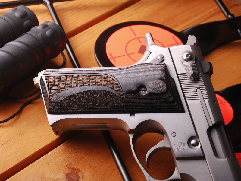 AltamontCompany's tweet photo. New grips for the S&amp;W 41 &amp; S&amp;W 59 released today! 

https://t.co/sh6WD7FhOk https://t.co/zXpCswNkEy