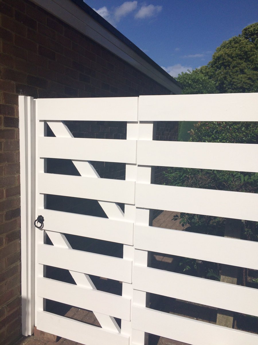 BardallDecor's tweet photo. Panels completely rotton so was easier to replace. Painted with #Dulux #Weathershield &amp; voila! Like new #BeckBromFL https://t.co/tEgweta3lk