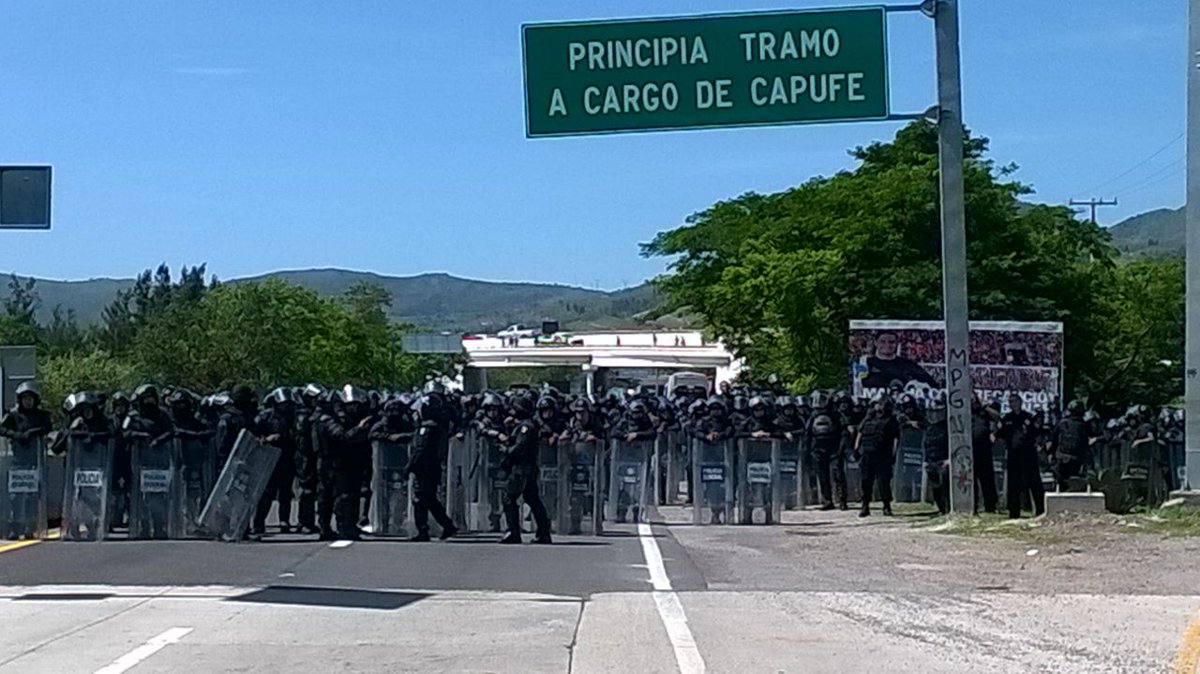 CETEGRO's tweet photo. De la misma forma que reprimen al magisterio ataquen al crimen organizado y no existiera la inseguridad en Guerrero https://t.co/0AJHgU1Gma
