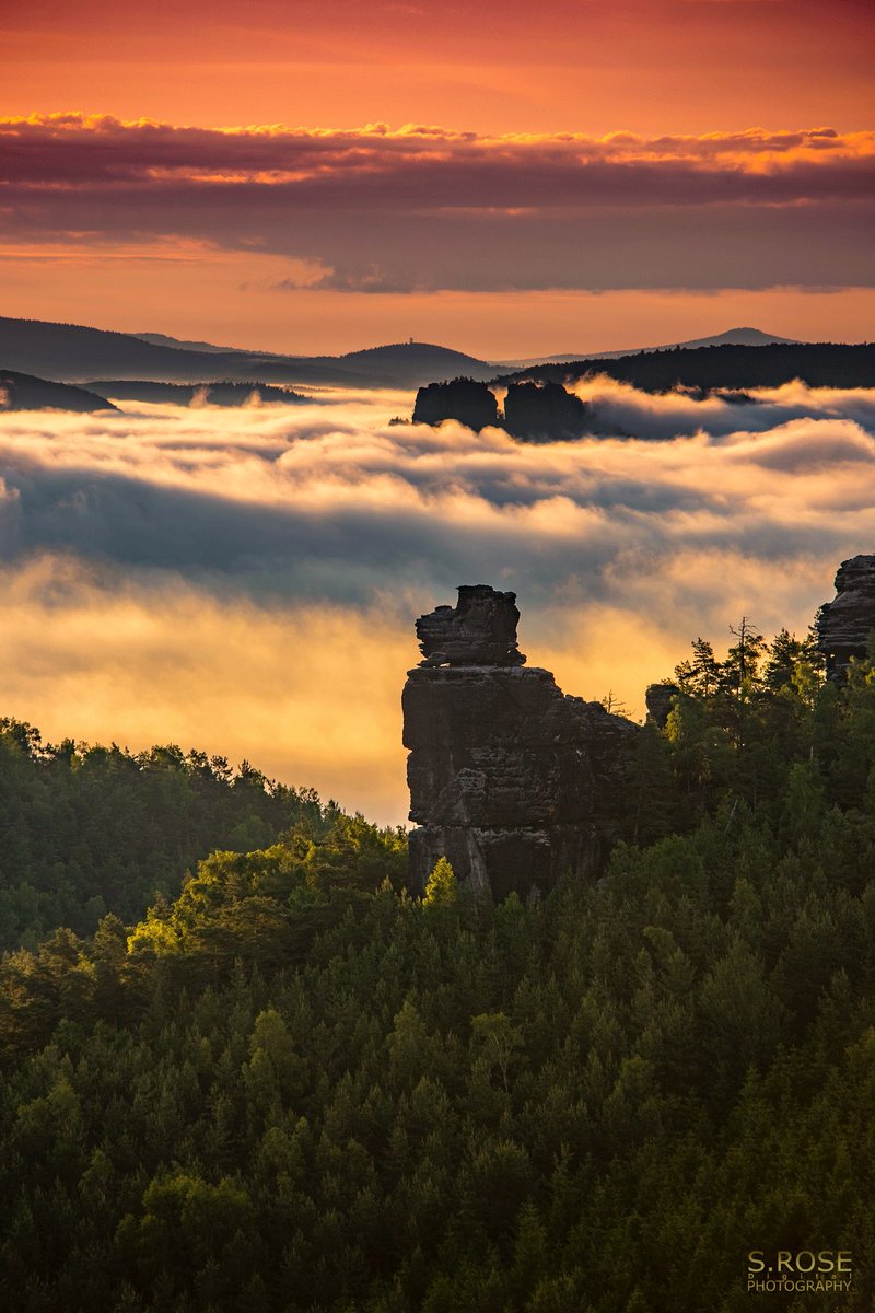 SRoseFotograf's tweet photo. Sonnenaufgang in der Sächsischen Schweiz @saechs_schweiz @dtv_tourismus @draussenzeit @KVFernblick @dtv_tourismus https://t.co/NfEWUuquK4