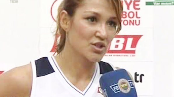 TRANSFER - 34 yaşındaki Esra Şencebe, Becker 35 Albatros Spor Kulübü'ne transfer oldu.