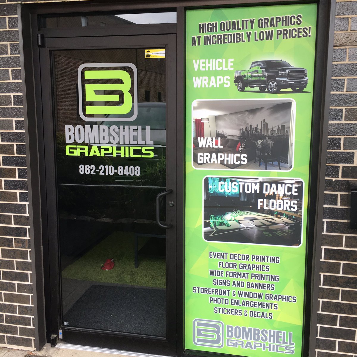 bombshellgraphx's tweet photo. #bombshellgraphics got a new makeover 😁 #vinylwrap #doorwrap #graphics #signage #windowgraphics #vinyl #design https://t.co/2i3EmZMBKa