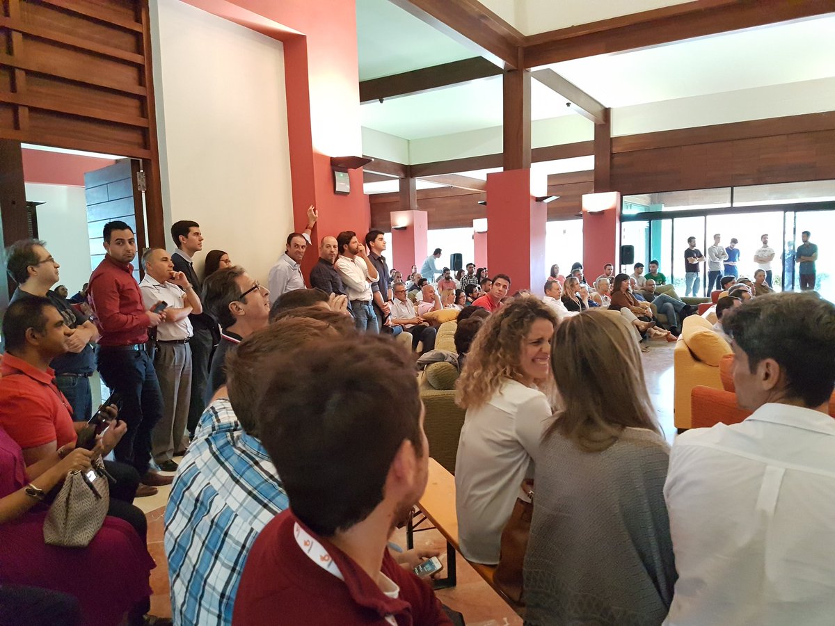 es_elbisnes's tweet photo. Hoy estamos en la #legendEdition de @SingularFactory y nos hemos traído a nuestros compis de #Thinkr y #Traken https://t.co/cWxHol2tfx