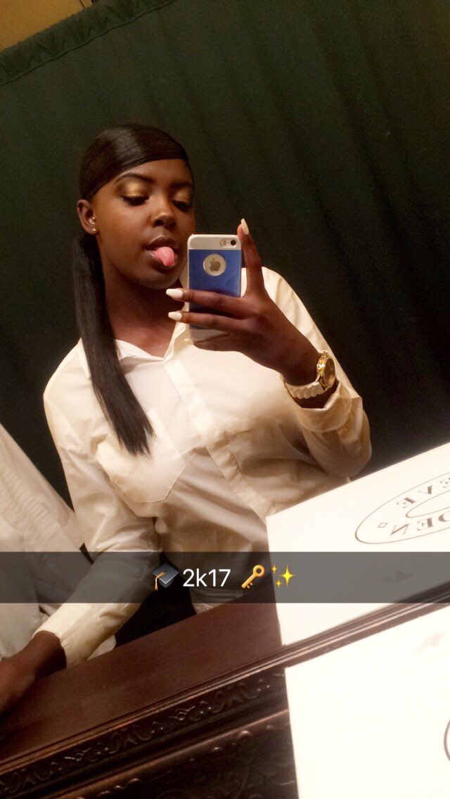 sadityprincess's tweet photo. 2k17 🔑🎓 https://t.co/Ej1nevjeFc