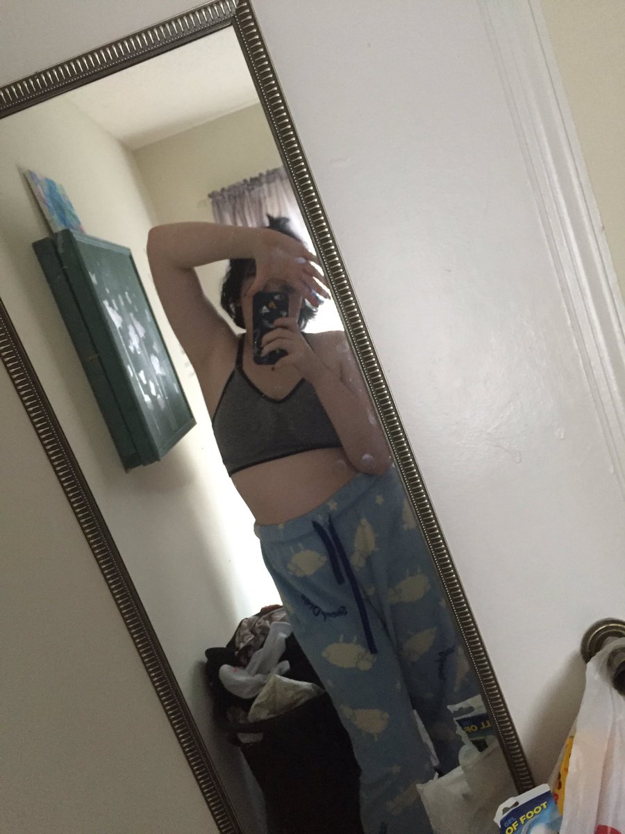 DoodlebopsU's tweet photo. #ThinPride I'm not thin or proud, but I do like being a fashion queen. https://t.co/8m0UGOLkL3
