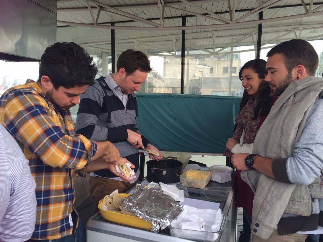 startupchile's tweet photo. El #SUPlunch de hoy se viste de verdeamarelo y vino tinto con #arepas y #brigadeiros #Venezuela #Brasil https://t.co/fB183KIwPV