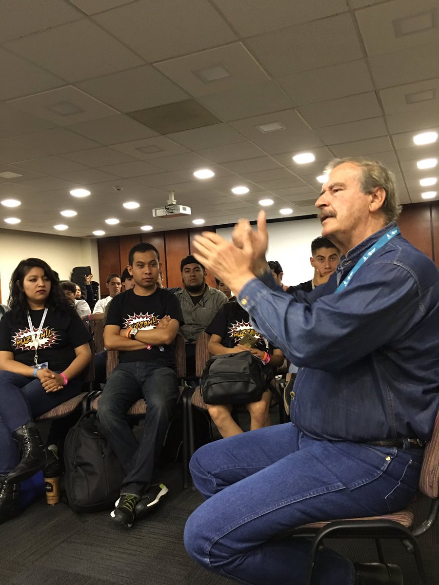 hackfundgdl's tweet image. Mentoria con @VicenteFoxQue para los equipos de #hackatoncpmx #CPMX7