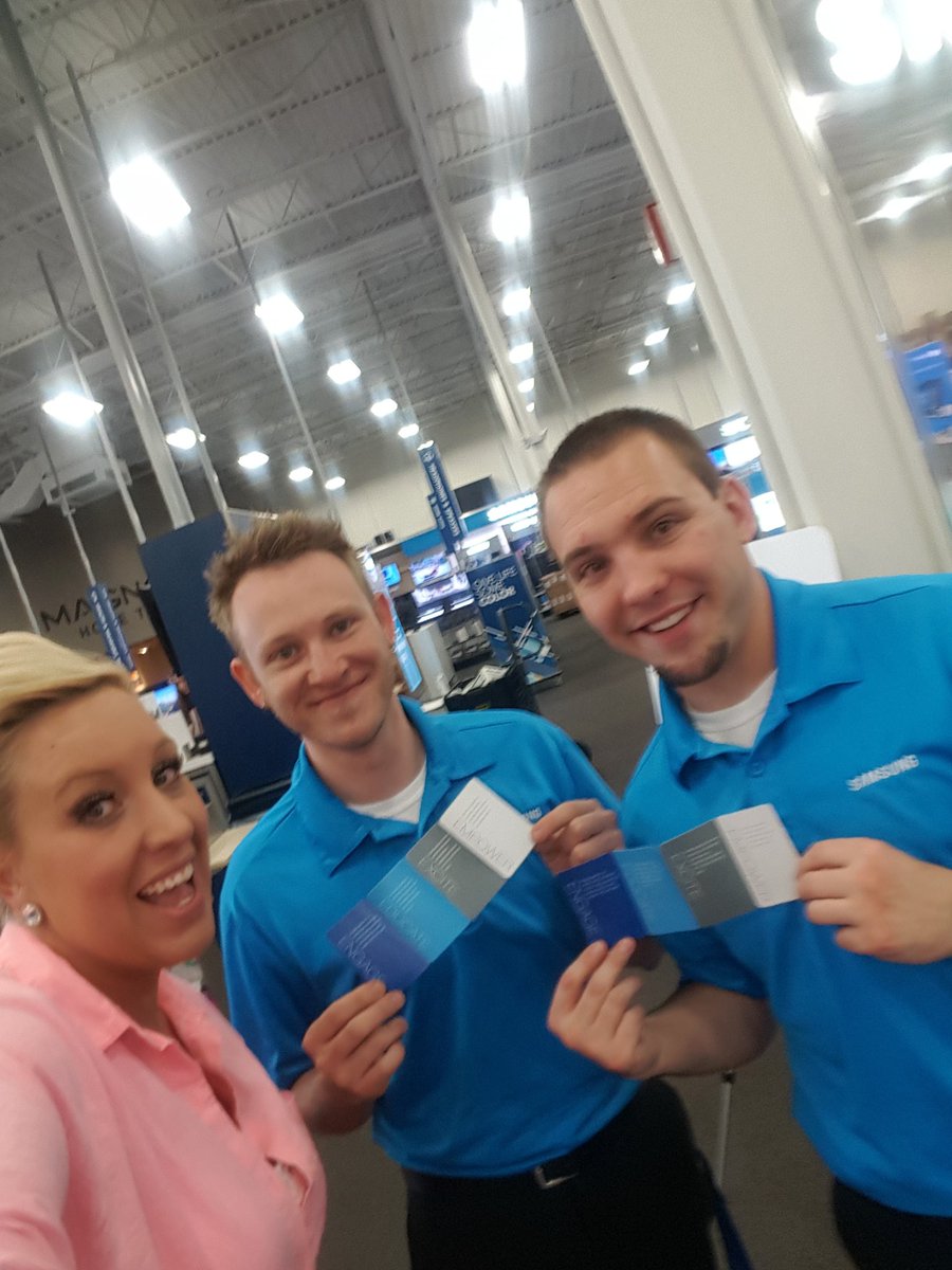 Tarareeve1984's tweet photo. #4E life handing out these bibles today and getting back to the basics @troystore209 @RockyRickard @Krivs14 https://t.co/ycnYA05EOp