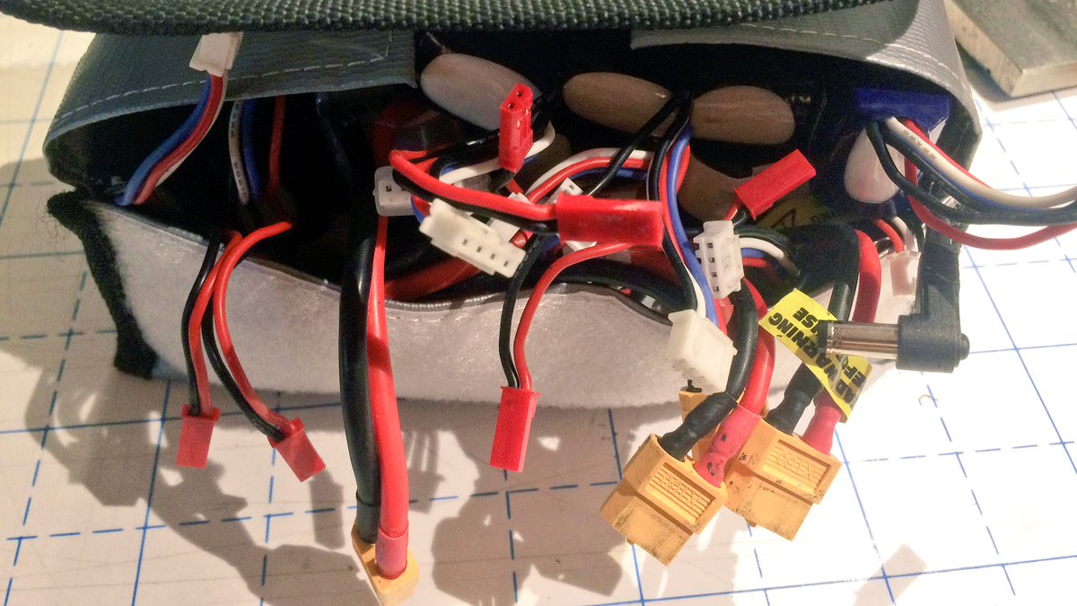 rotorgarage's tweet photo. Happy flying this weekend. Be safe. #drone #multirotor #fpv https://t.co/S45oJJSS0J