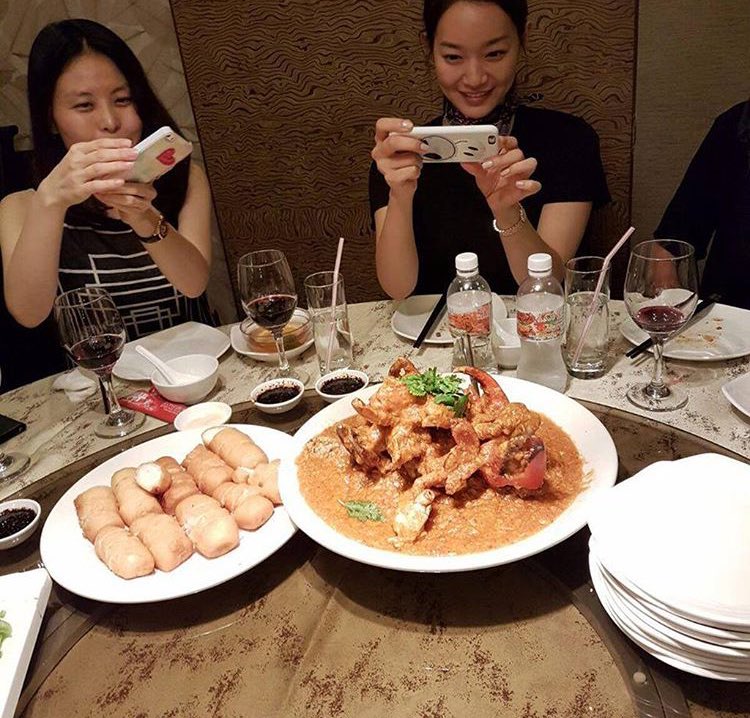 PH_ShinMinAh's tweet photo. [Instagram] stylexstyle "Shin Min Ah in Singapore. #shinminah #dinner #1july2016 #신민아" https://t.co/v3zD3lUM4q