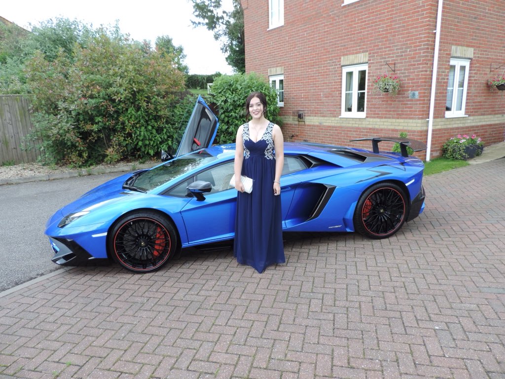 paulefarrow's tweet image. Off to prom in style #grownuptooquick @FarrowAngela