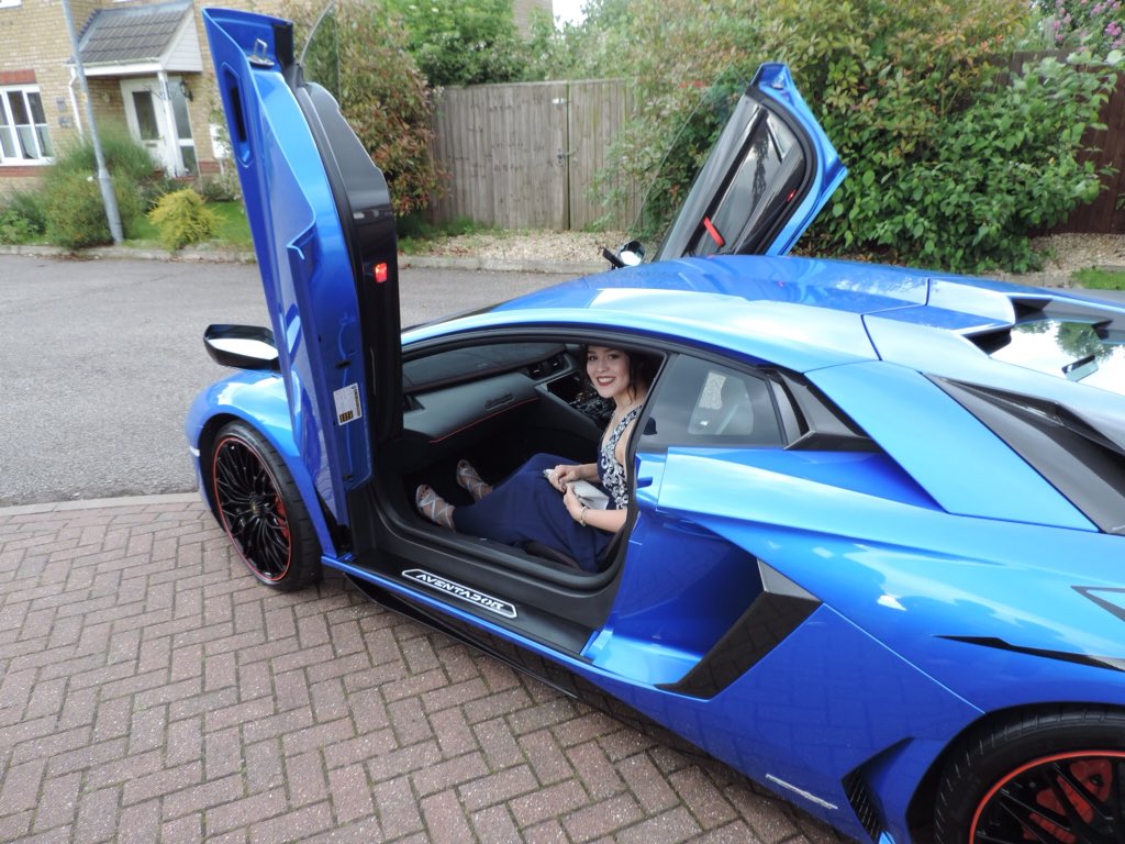 paulefarrow's tweet image. Off to prom in style #grownuptooquick @FarrowAngela