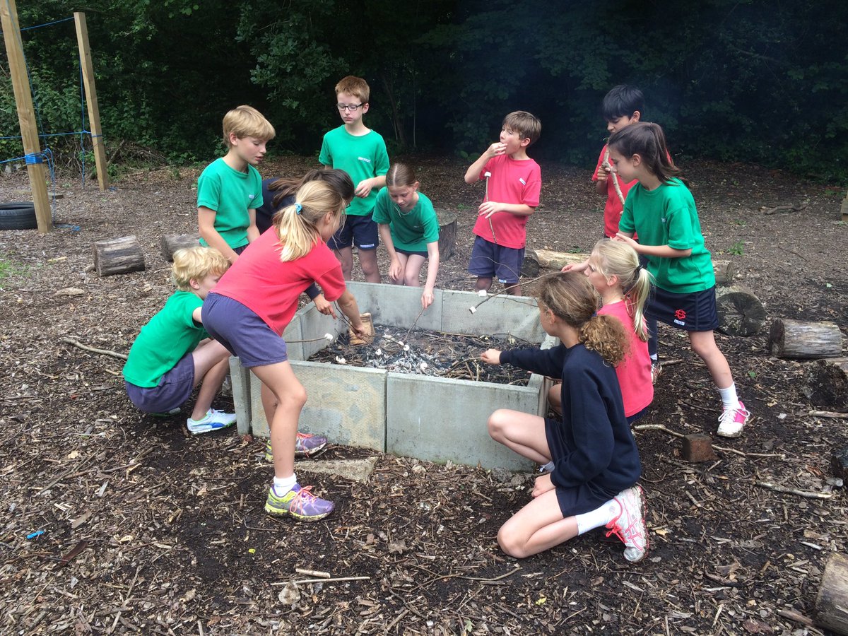 Cheam_CPC's tweet photo. Roasted marshmallows to celebrate some successful fire building in the last CPC session of the year @CheamSchool https://t.co/ZMjZd9k0om