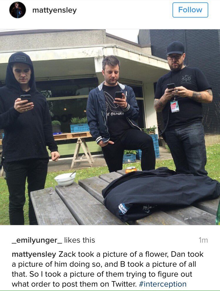 carry_ur_world's tweet photo. P!ATD — серьёзные профессиональные музыканты, которые развлекаются по-взрослому https://t.co/fTy0aZFktz