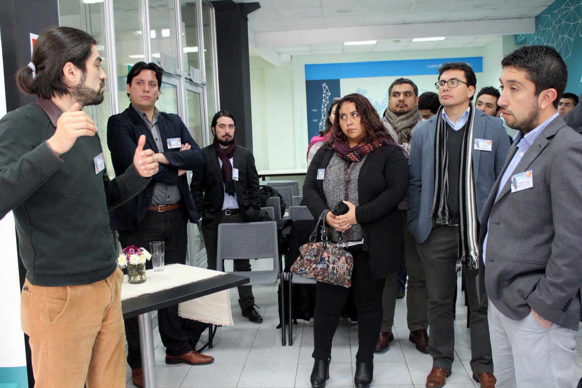INGENIERIAPUCV's tweet photo. Profesional de #INGENIERIAPUCV2030 participa en workshop #SummitDigital organizado por Hiway, en @HubGlobal_PUCV. https://t.co/H3FrrKPMjJ