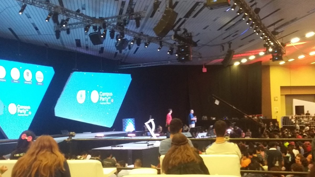 BeReciclaje's tweet photo. En el escenario principal están hablando de la visión que se está afectado. Ellos tienen un lente especial #CPMX7 https://t.co/kVPgOxCMH1