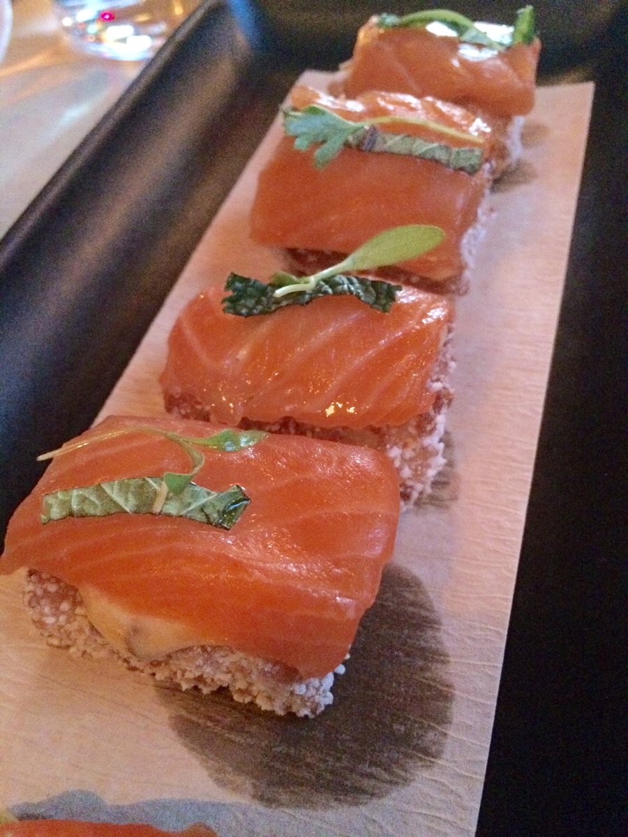 QCKitchen's tweet photo. Crispy sushi with salmon from The Inn at Pound Ridge. Gorgeous and delicious. #theinnatpoundridge https://t.co/r22xLvlkpv
