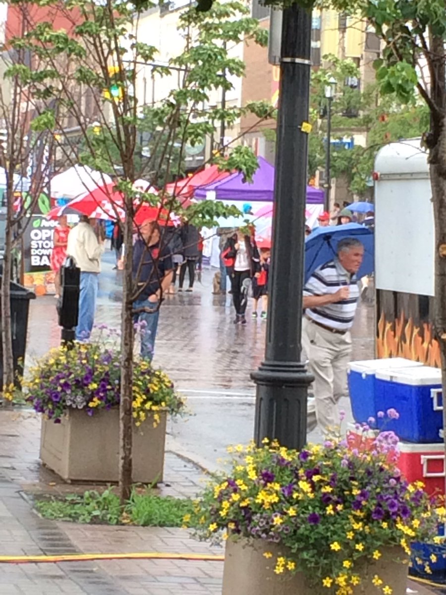 CornNorthern's tweet photo. Dancing in the rain #PromenadeDays https://t.co/GZPJp4Re3d