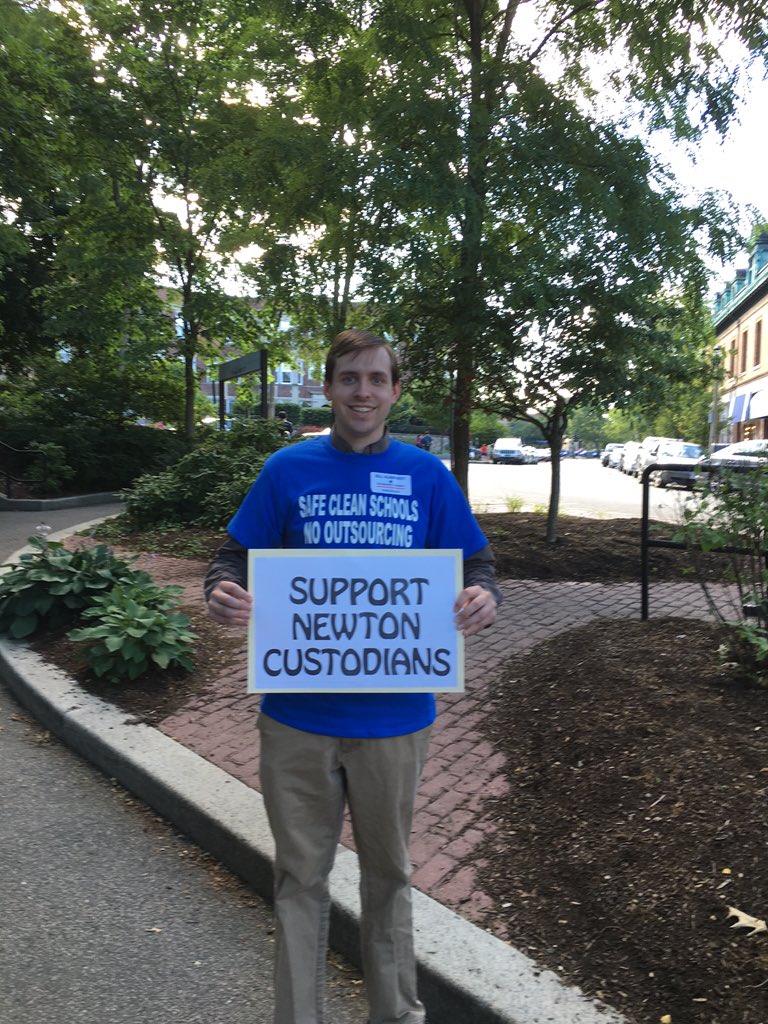 anna_davidoff's tweet image. @BillHumphreyMA yesterday supporting Newton school custodians. #NoOutsourcing