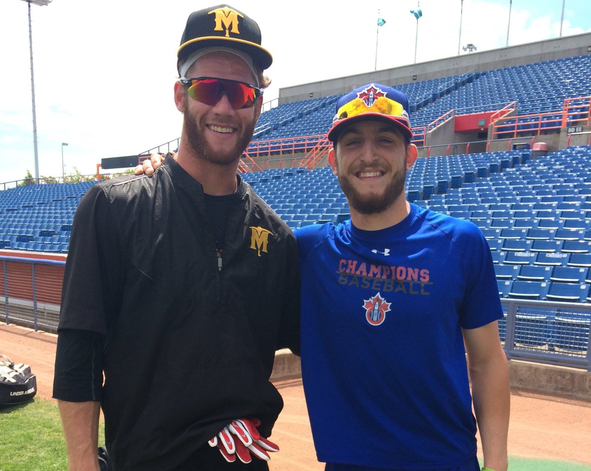 SNHU_Baseball's tweet photo. #SNHUBaseball alumni reunited as @mastro_m and the @OttawaChampions take on @rileypalms and @SCMiners! @CanAmLeague https://t.co/FMWmBQrfGd