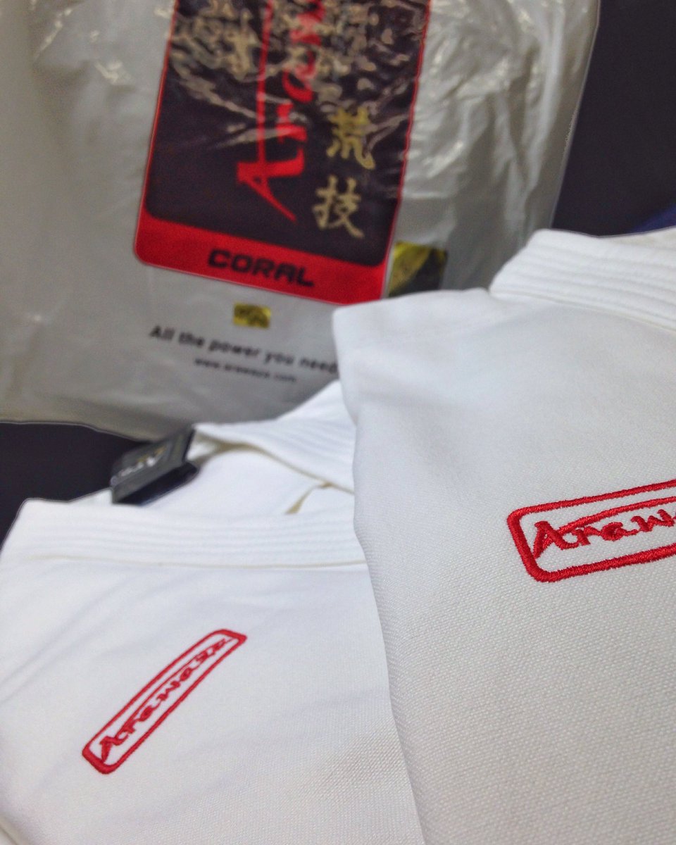 Uniforme Especial para Kata , Arawaza Coral.
Para mayor información escríbenos a contacto@arawaza.com.ve