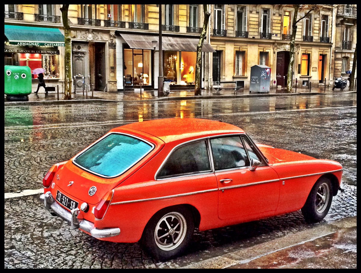 fbcci's tweet photo. Paris Says Non to 20th-Century Cars https://t.co/SGubJ74rid https://t.co/oCGe2EWHUy