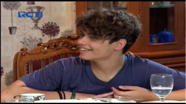 shellysheiva's tweet photo. #MenujuFinalEpsSALAM geeeeeett readdddyyy !! https://t.co/AC2nFr620y