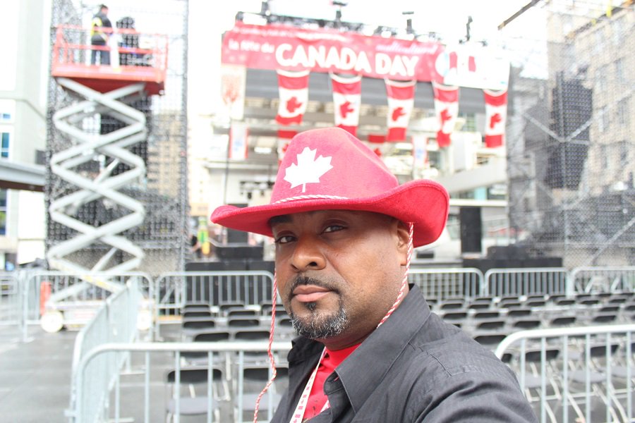 fixthe6ix's tweet image. It's #CanadaDay &amp;amp; the rain has stopped! Come &amp;amp; join us @YDSquare Bring your red! @CFACToronto  #DYLivingFlag