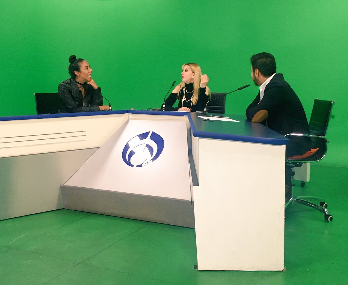 noapagues's tweet photo. Nuestra productora @michgzl platicando sobre #NoApagues en entrevista con @shanikberman y @roliscontreras https://t.co/Q8ifc9Nme5
