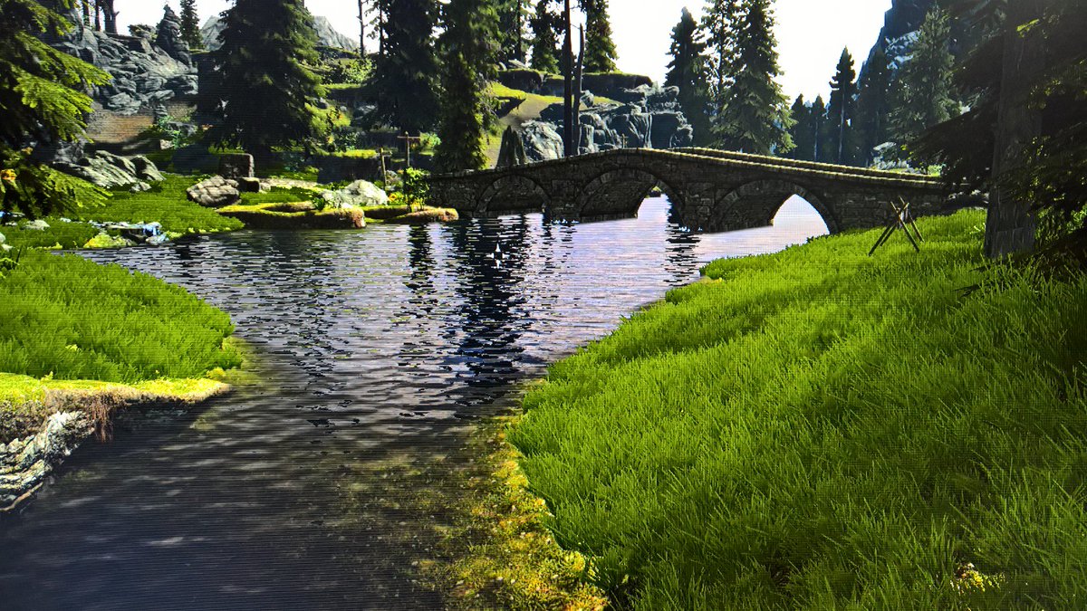 xbox_italia's tweet photo. #Skyrim graph. comparison (Standard+HDText - Modded). Hope @SkyrimRemaster will be similar to the 2nd pic... https://t.co/9AGw6wC380