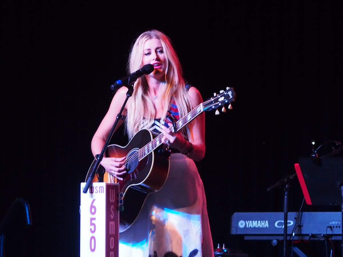 cjo_olguin's tweet photo. #CMAFest #WSM #650AM #DurangoStage @StephanieQuayle #CountryMusic #SingerSongWriter #DrinkingWithDolly https://t.co/n8R1lcsanb
