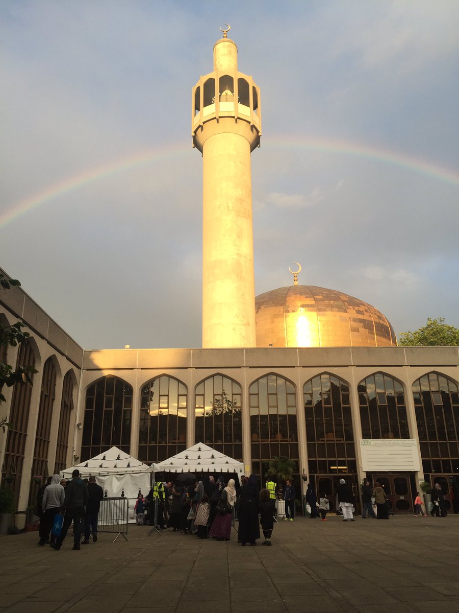 iccukorg's tweet image. 1,500 free hot meals are given out to the community every night.