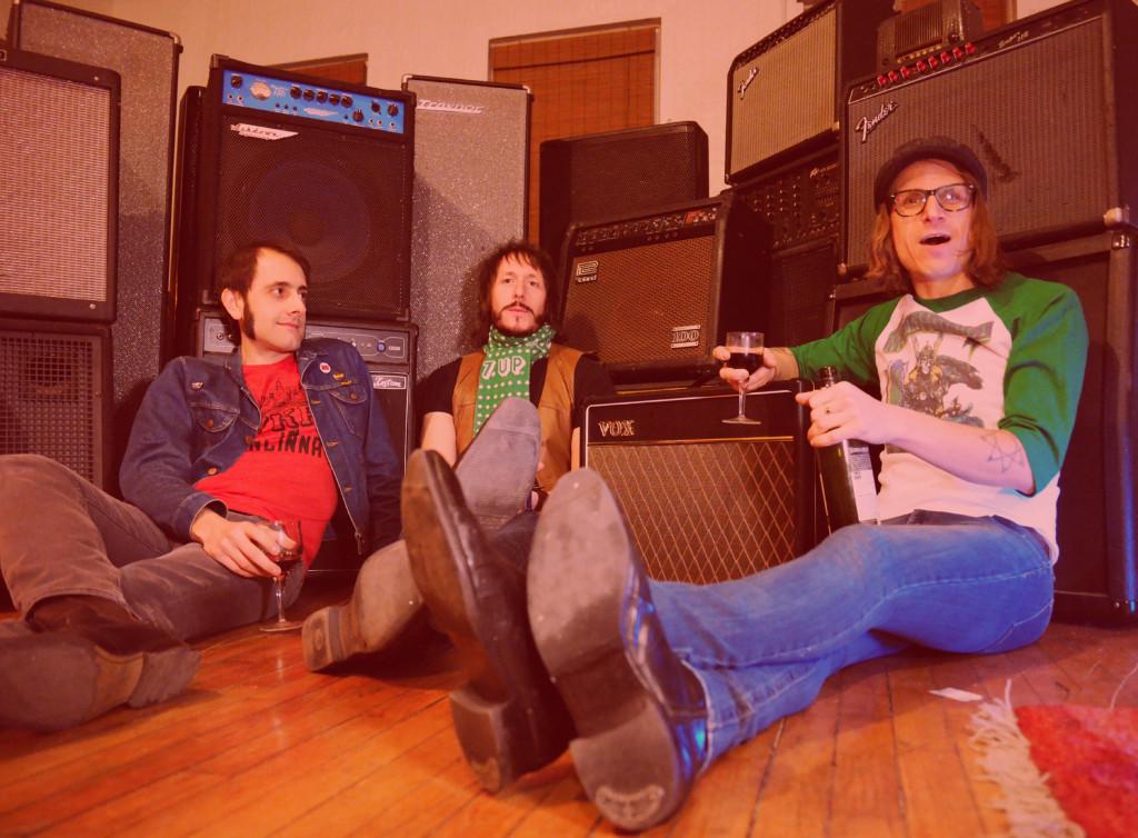 theRealAlterity's tweet photo. The Golden Grass Psychedelic Retro Rock Trio Issues | https://t.co/DsWdzw4wVA | #Gcoup https://t.co/iLdwMXHHJV