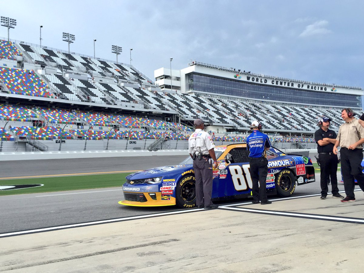 DAYTONA's tweet image. Rolling back into #SubwayFirecracker250 Qualifying!