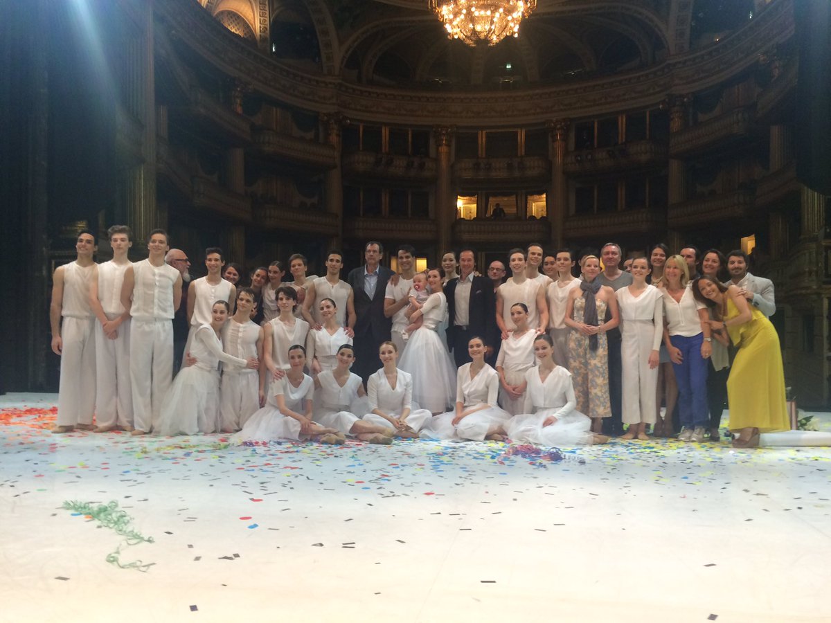 VJeandin's tweet photo. Émotion pour les #adieux de #Étoile du @BalletOBordeaux #IgorYebra @operadebordeaux @TFouquet @i_masset #CharlesJude https://t.co/cV2kRgaGRv