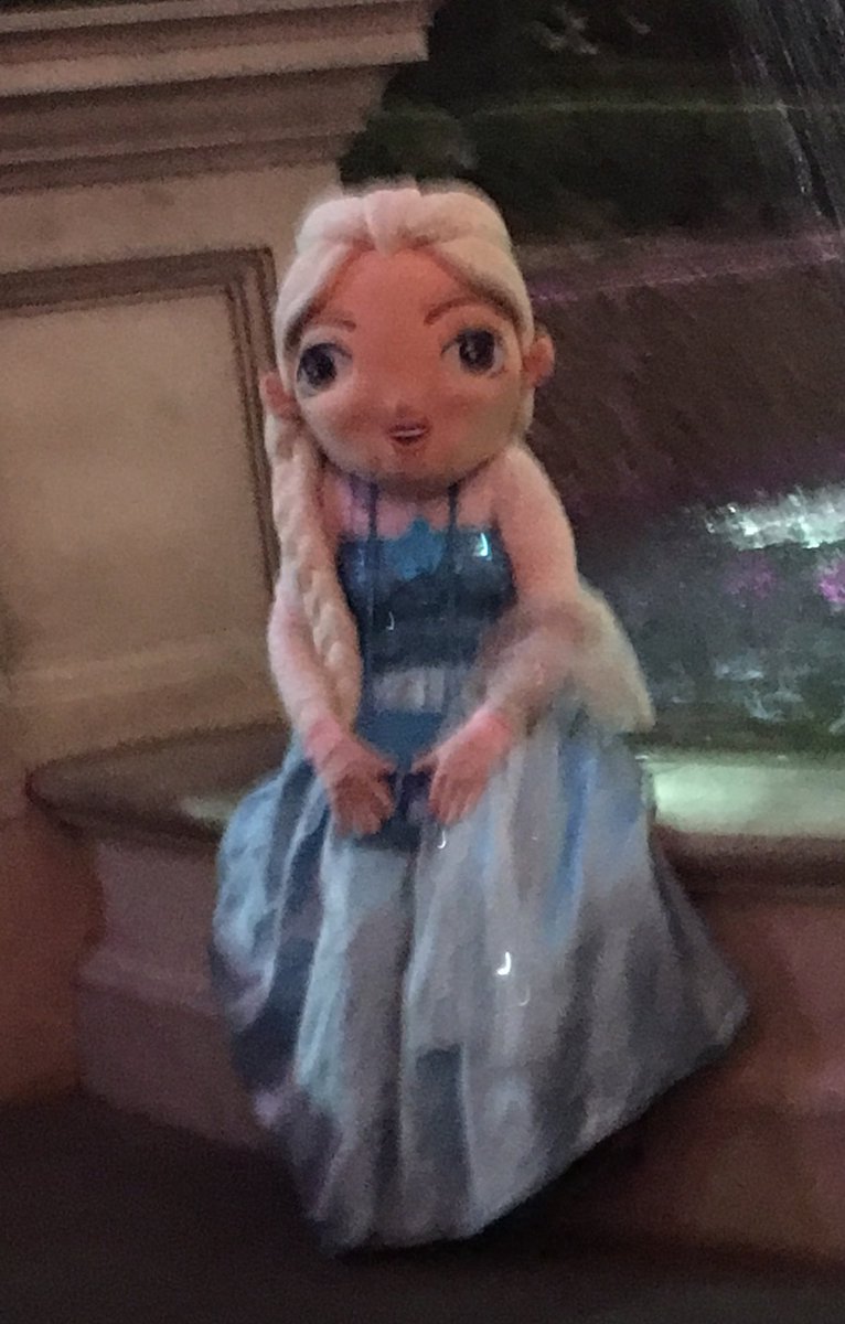 ThatsSoRyannn's tweet image. This is Elsa. She did pot once and now look at her.