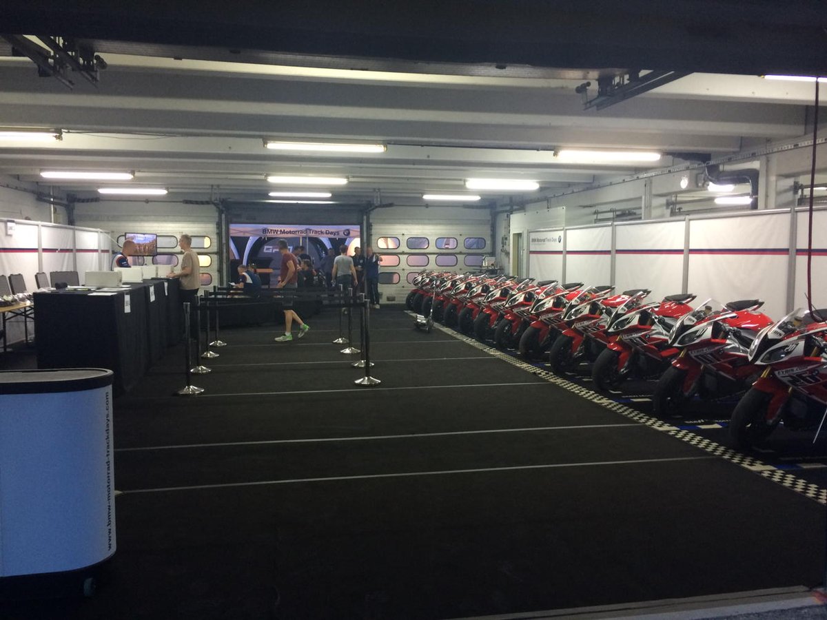 TroyCorser11's tweet photo. Pit box is ready for inscription tomorrow.
07:00-08:15 https://t.co/HVzNWudYHp