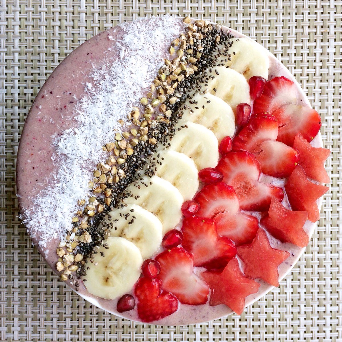thebirdfeednyc's tweet photo. Watermelon Strawberry #SmoothieBowl! #healthy #plantbased #vegan #nicecream #recipe #nyc https://t.co/bnycciX8lD https://t.co/c9hPIaSOlV