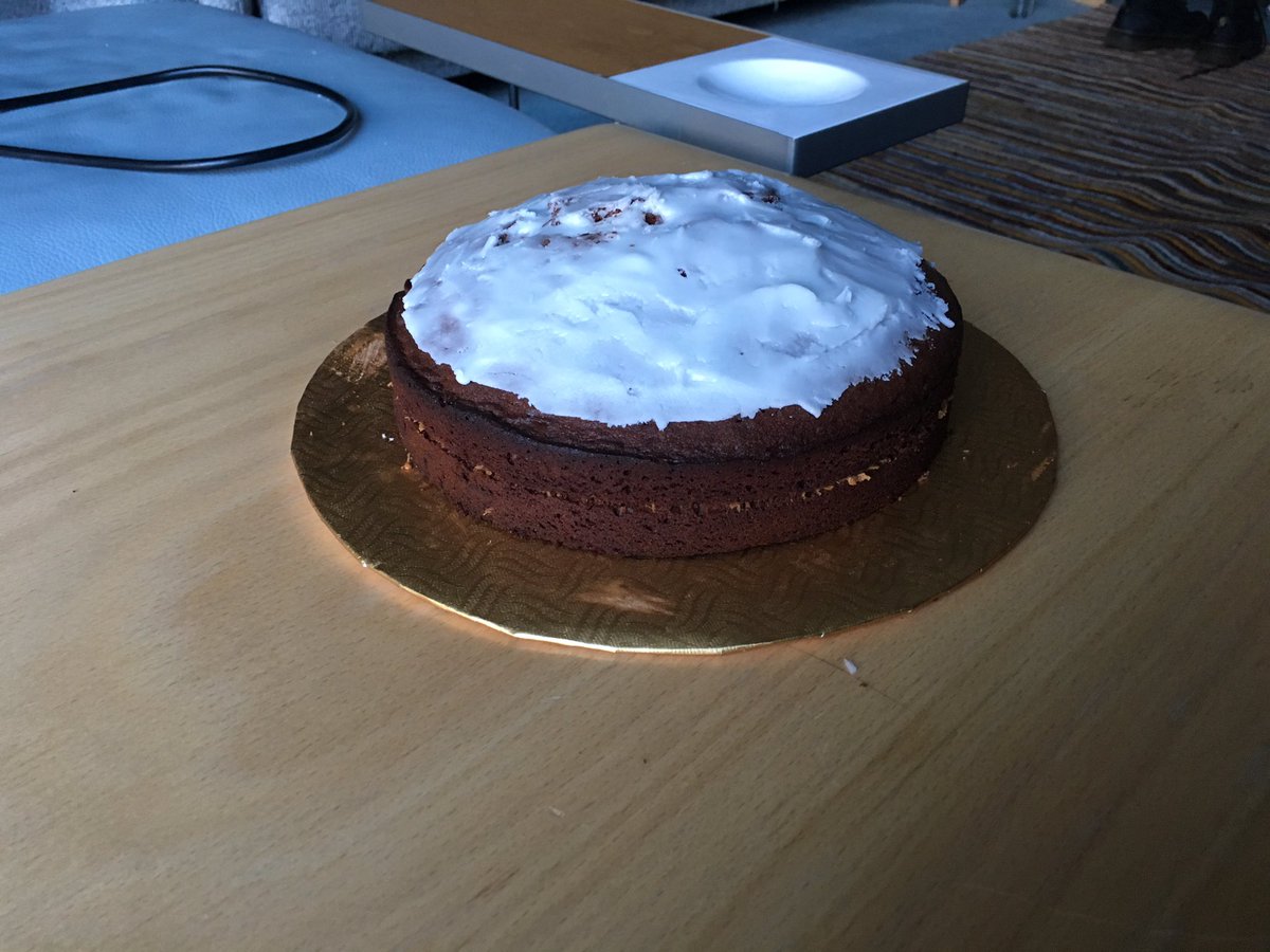 pendragay's tweet image. cake