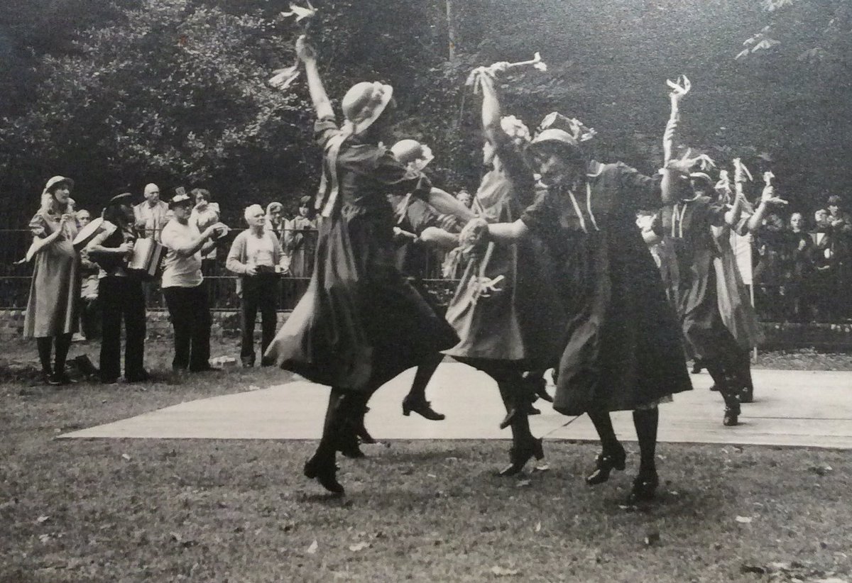 shrewsmorris's tweet photo. #Shrewsbury Morris Dancers 40 years ago.......🎶😀🎶🎉🎁🍰 https://t.co/gmUUOeEct5