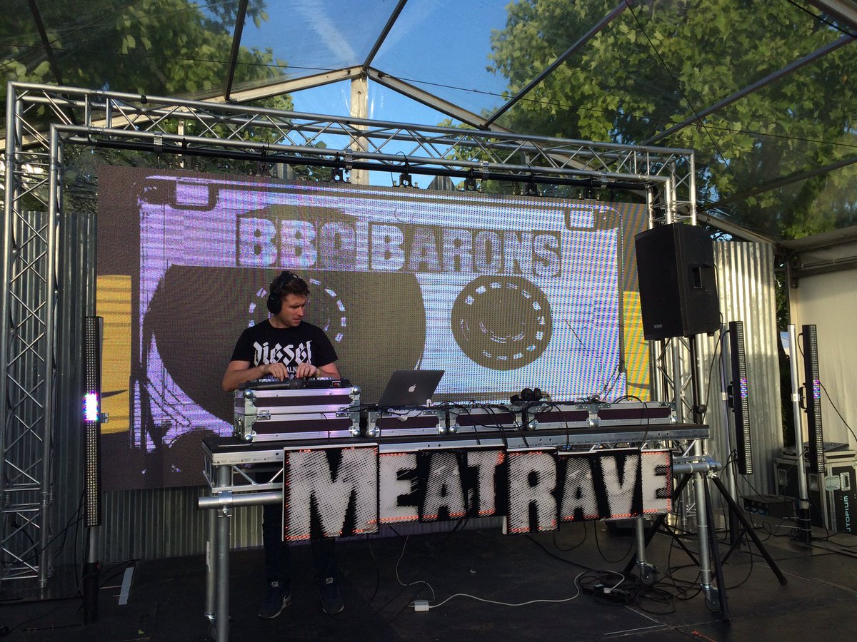 BBQ_barons's tweet photo. Let's get the party started #meatrave @grillstock https://t.co/n6x2jQjfAX